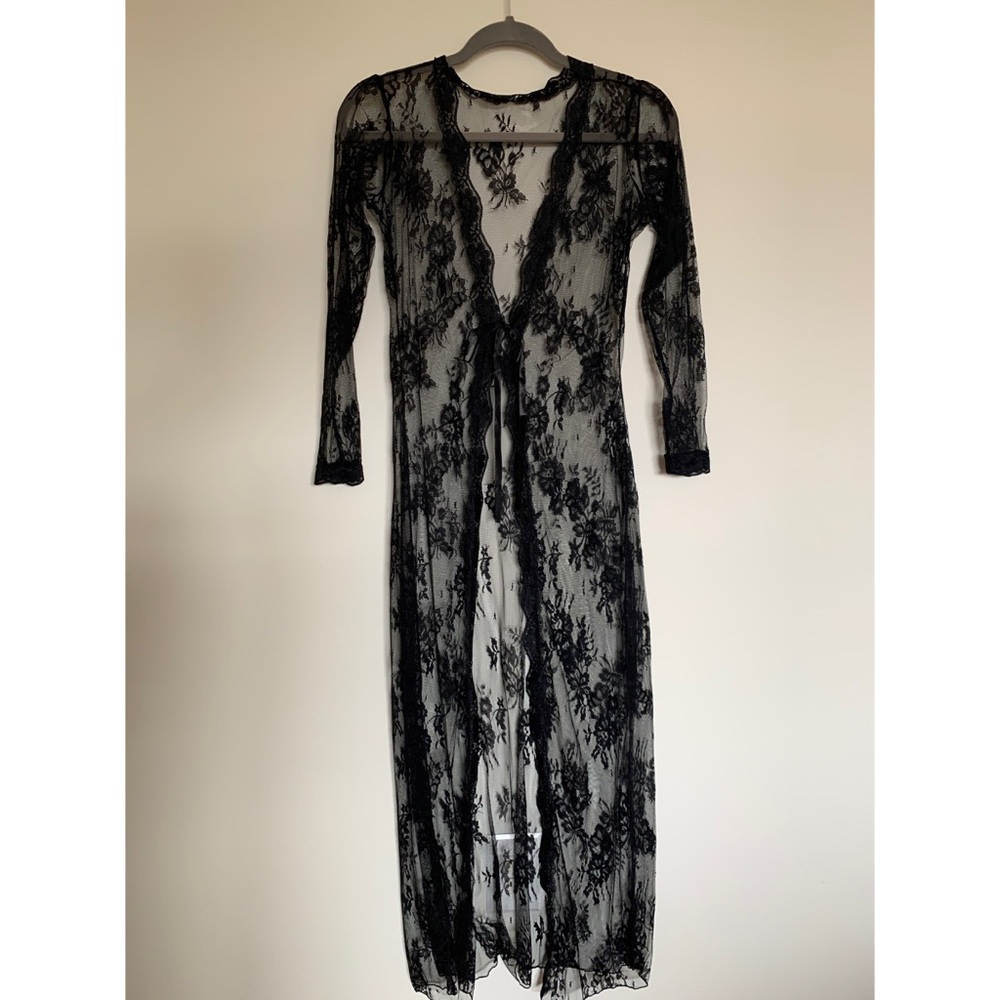 Lace robe